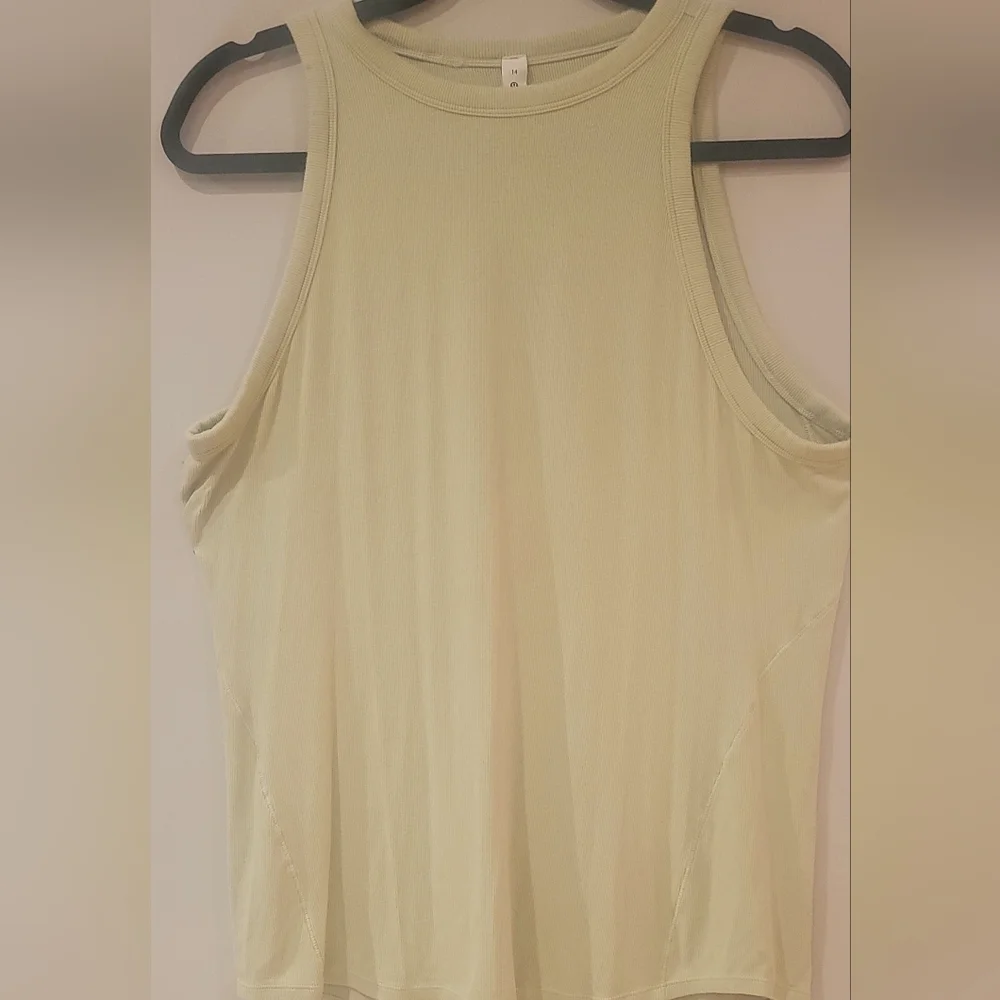 Lululemon Hold Tight Tank. Size 14 - Picture 4 of 7